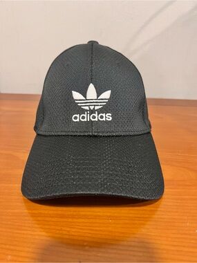 Adidas A-Flex 3Stripes Men’s Fitted Hat Black Vent Holes Size l/XL Baseball Cap.